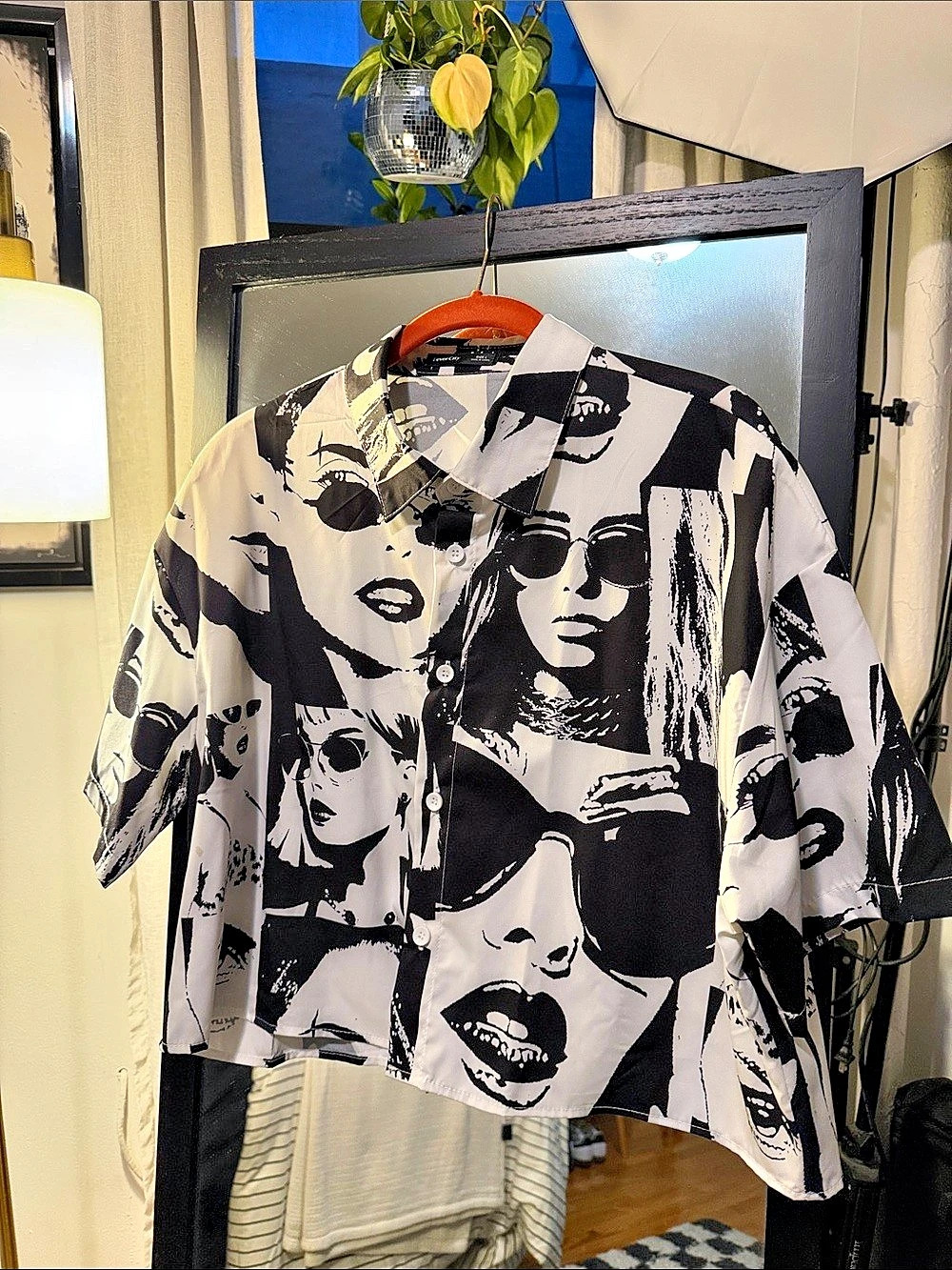 FeverCity Graphic Button Down Shirt in White & Black Size Large